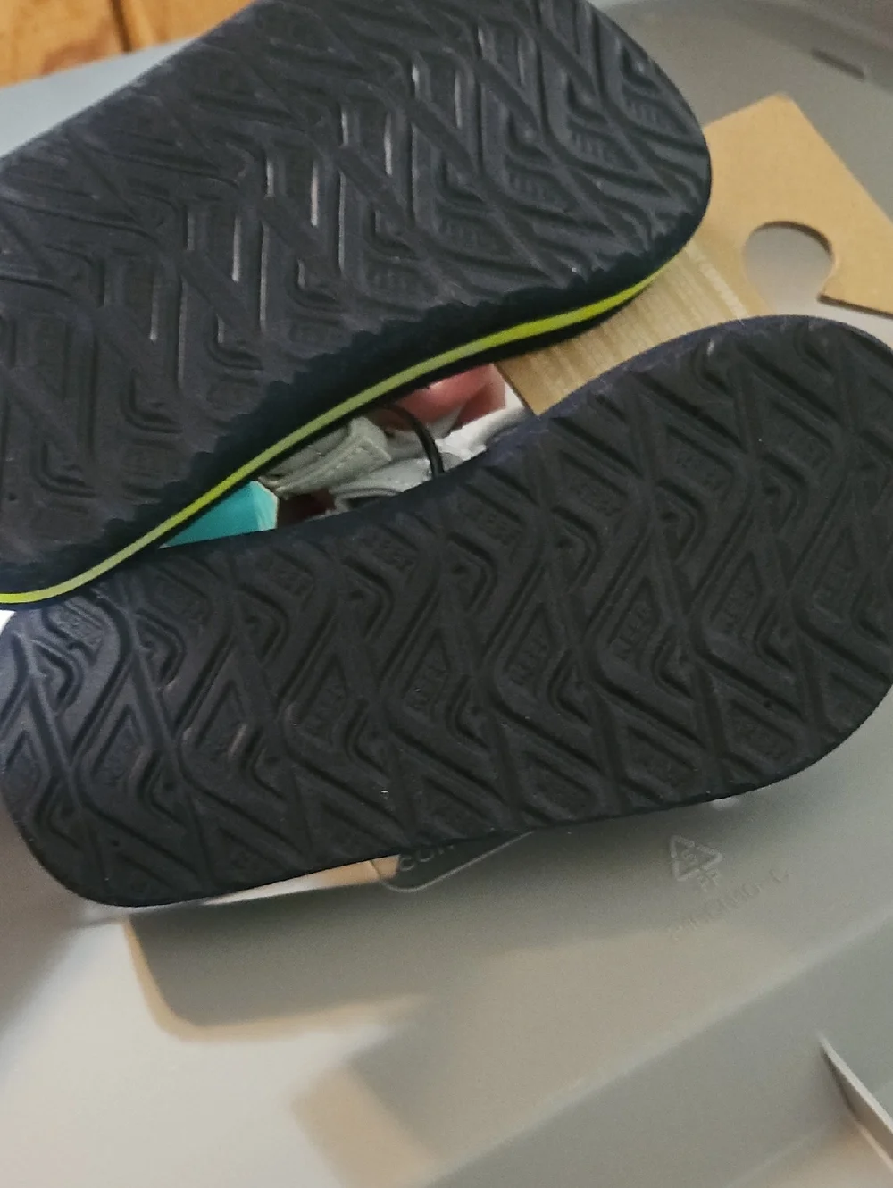 Reef Toddler Ahi Dino Flip Flop: NEW WITH TAGS: SIZE 8
